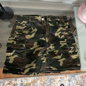 Almost Famous boutique mini skirt 💚